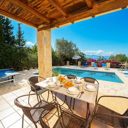 Dimitra Fiskardo By Vila Tzamarelata